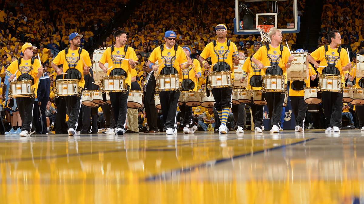 48 Stunden später, gibt es schon vor Spiel 2 etwas zu feiern. Trommelwirbel, Spannung...