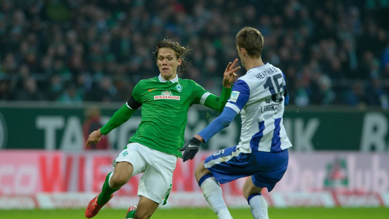 Jannik Vestergaard (l.) zeigte beim Debüt eine starke Leistung