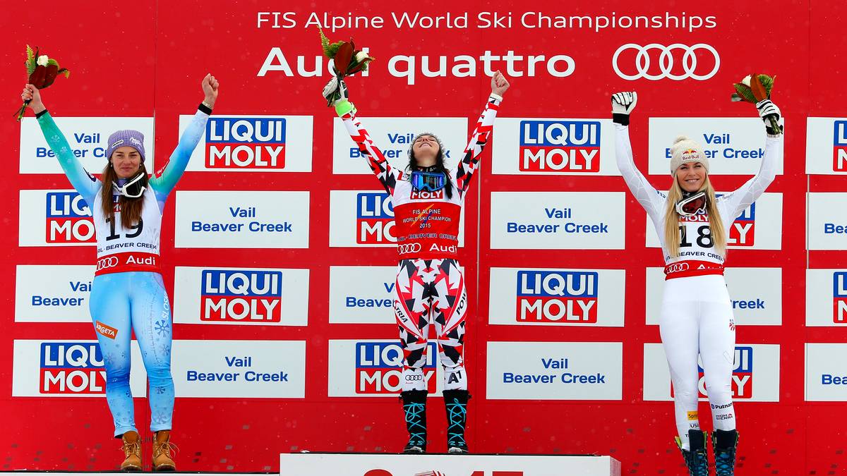 Glückliche Damen auf dem Podest: Tina Maze (Slowenien, Silber), Anna Fenninger (Österreich, Gold) und Lindsey Vonn (USA, Bronze) strahlen um die Wette
