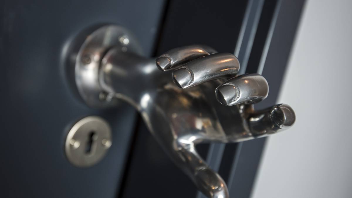 Die Türgriffe? Genau: in Form von Ronaldo-Händen