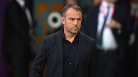 Deutschland verliert den WM-Auftakt gegen Japan mit 1:2. Im Anschluss werden vor allem die Entscheidungen von Hansi Flick in Frage gestellt.