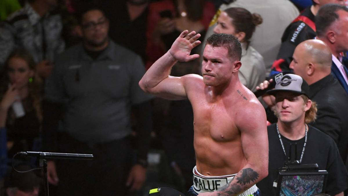 Durch den Erfolg ist Álvarez der vierte Mexikaner, der WM-Titel in vier Gewichtsklassen gewonnen hat. Er steigt in einen elitären Kreis auf ...