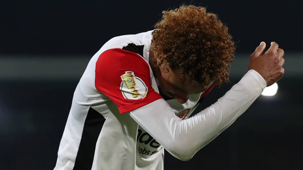 Frankfurt dank Ekitike-Show weiter