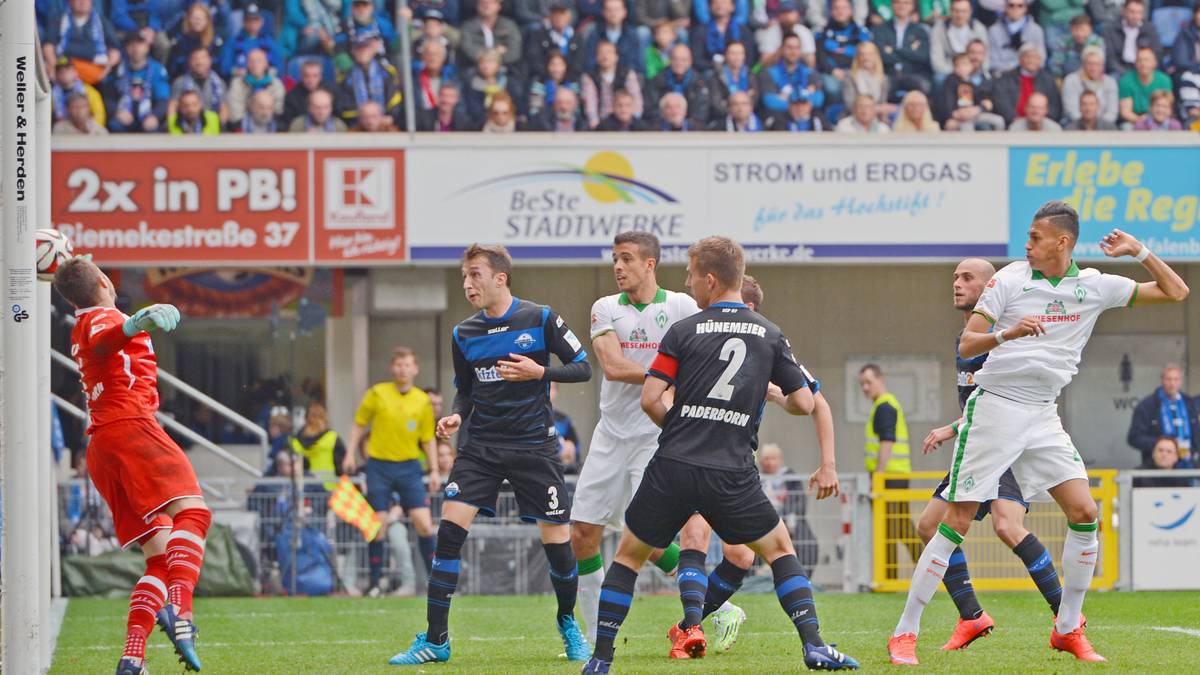 ... und köpft den Ball mit dem Pausenpfiff zum Anschlusstreffer ins Tor