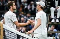 Der deutsche Profi Yannick Hanfmann bewertet sein Aus in der ersten Runde von Wimbledon gegen Jannik Sinner höchst differenziert. Auf den Weltranglisten-Ersten kommt eine spannende Zweitrundenpartie zu.