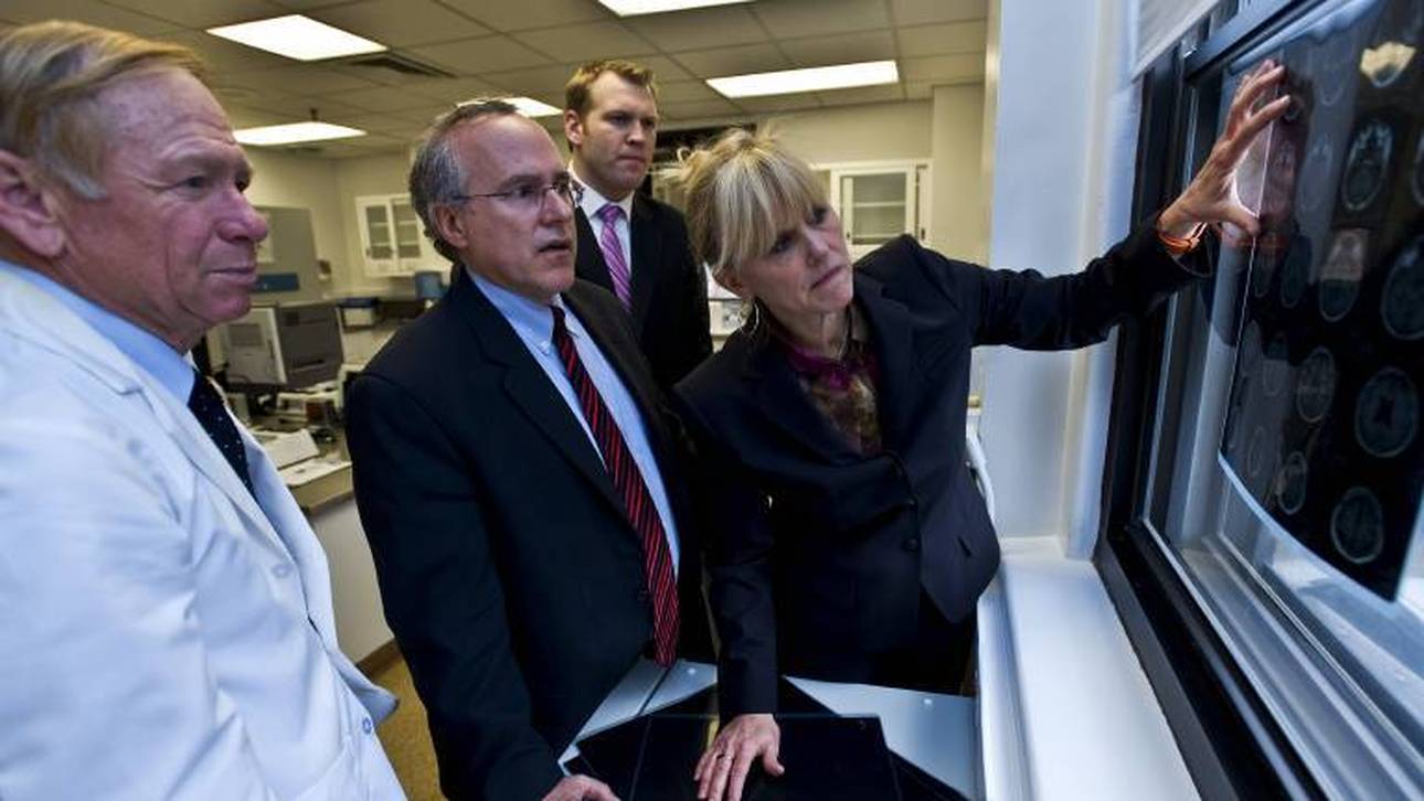 Robert Cantu (l.) ist in Sachen Kopfverletzungen eine Koryphäe