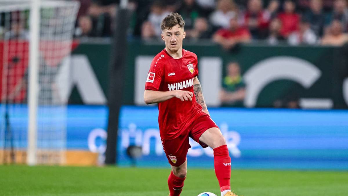 Er habe "eine sehr gute Bundesliga-Saison gespielt", lobte der Bundestrainer, müsse seine Leistung aber "bestätigen". Nagelsmann nannte ihn gar als möglichen Kroos-Erben: "Wir haben mit Pavlo und Stiller,  Spieler und Kandidaten, die einen ähnlichen Spielstil haben oder haben können."