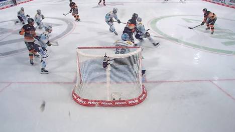 Die Grizzlys Wolfsburg behaupten sich in der Spitzengruppe der DEL. Gegen die Dresdner Eislöwen drehen die Wolfsburger vor allem in den letzten zehn Minuten auf.