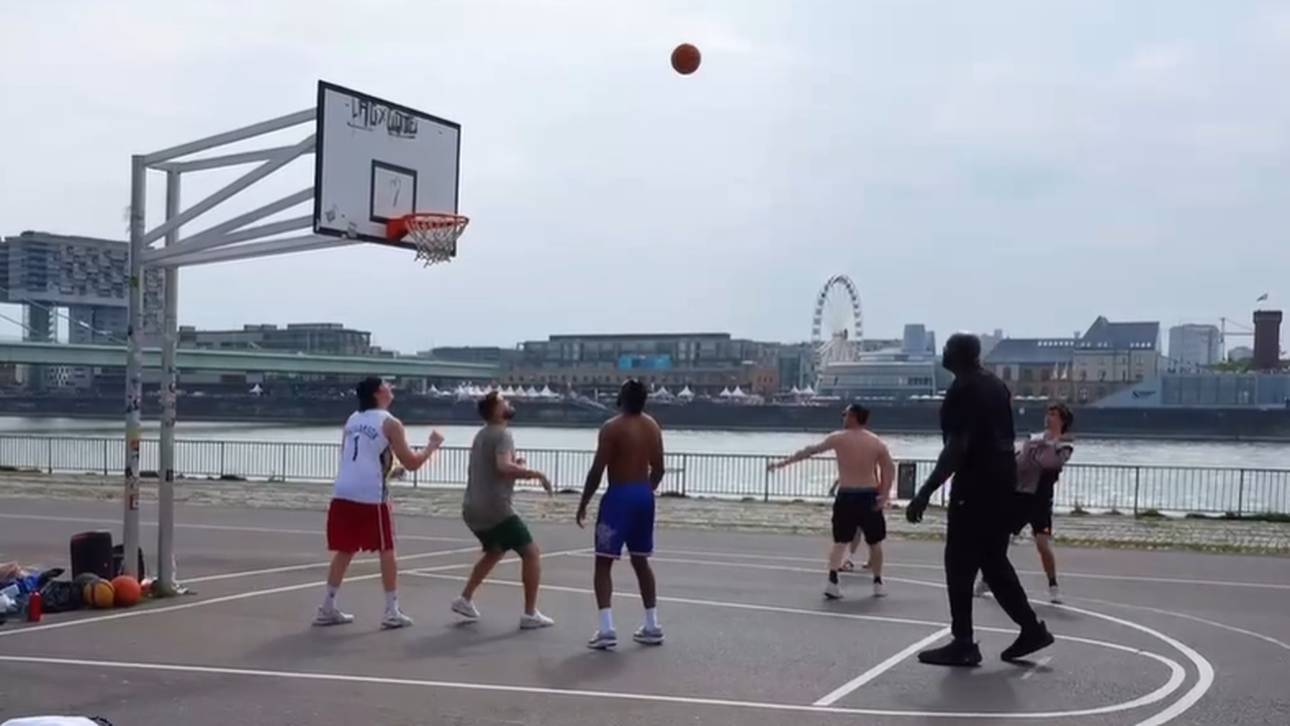 NBA-Legende Shaq zockt mitten in Köln