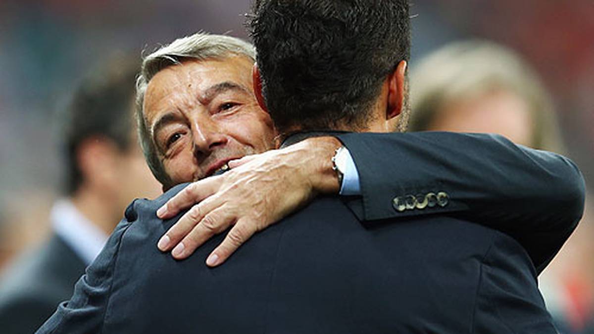 In 98 Länderspielen lief Ballack für deutsche Auswahl auf. 2002 wurde er Vize-Weltmeister, 2008 Vize-Europameister. Von DFB-Präsident Wolfgang Niersbach gab es dafür eine herzliche Umarmung