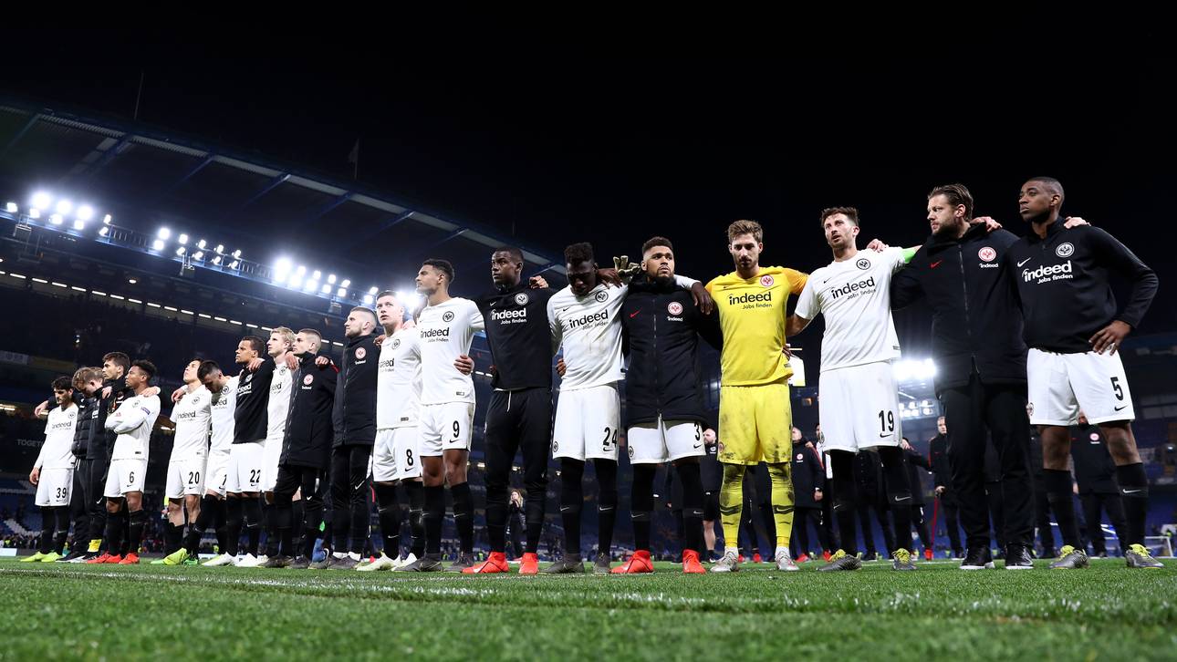 Eintracht versteigert Trikots