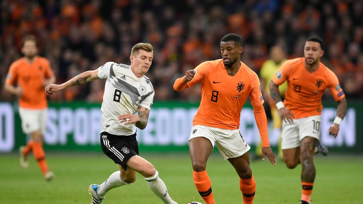 TONI KROOS: Ließ seinen selbstbewussten Worten am Vortag zunächst Taten folgen. Kroos war zweikampfstark und nahm das Spiel in die Hand. Mit einem tollen Pass in den Lauf von Schulz leitete er das 1:0 durch Sane ein (15.). In der zweiten Halbzeit baute Kroos ab. SPORT1-Note: 3