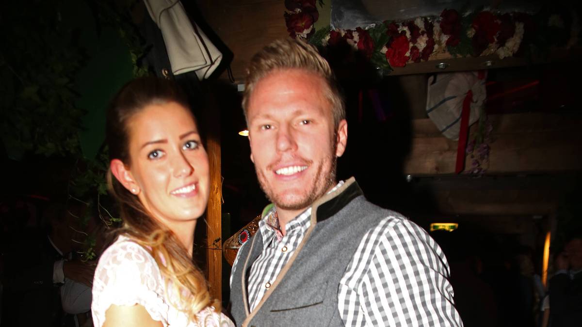 Ex-Bayern-Spieler Christian Lell macht mit seiner Ehefrau ebenfalls seine Aufwartung