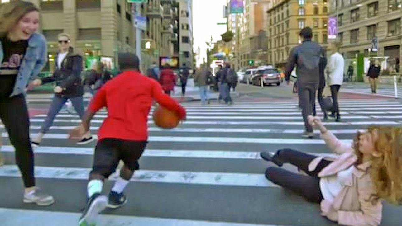 Mini-Basketballer zaubert in New York