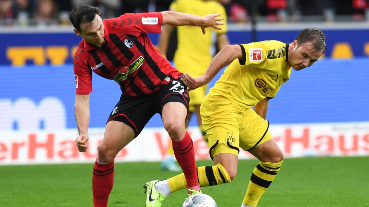 Höfler (links) hat schon viel erlebt in Freiburg. 2015 steigt er mit dem Sport-Club ab, es folgt der direkte Wiederaufstieg. Er trägt bis heute in 167 Pflichtspielen das rot-schwarze Trikot. In der aktuellen Saison verpasst er keine Sekunde, bis er im zurückliegenden Spiel gegen Leipzig in der 67. Minute verletzungsbedingt raus muss