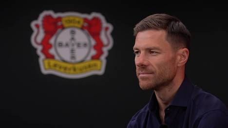 Xabi Alonso geht mit Bayer Leverkusen in seine erste volle Saison. Der Spanier glaubt, dass seine Mannschaft sich gut entwickelt hat und für die neue Spielzeit noch stärker aufgestellt ist.