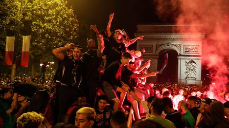 Bei den Siegesfeiern algerischer Fans gab es in Frankreich über 200 Festnahmen