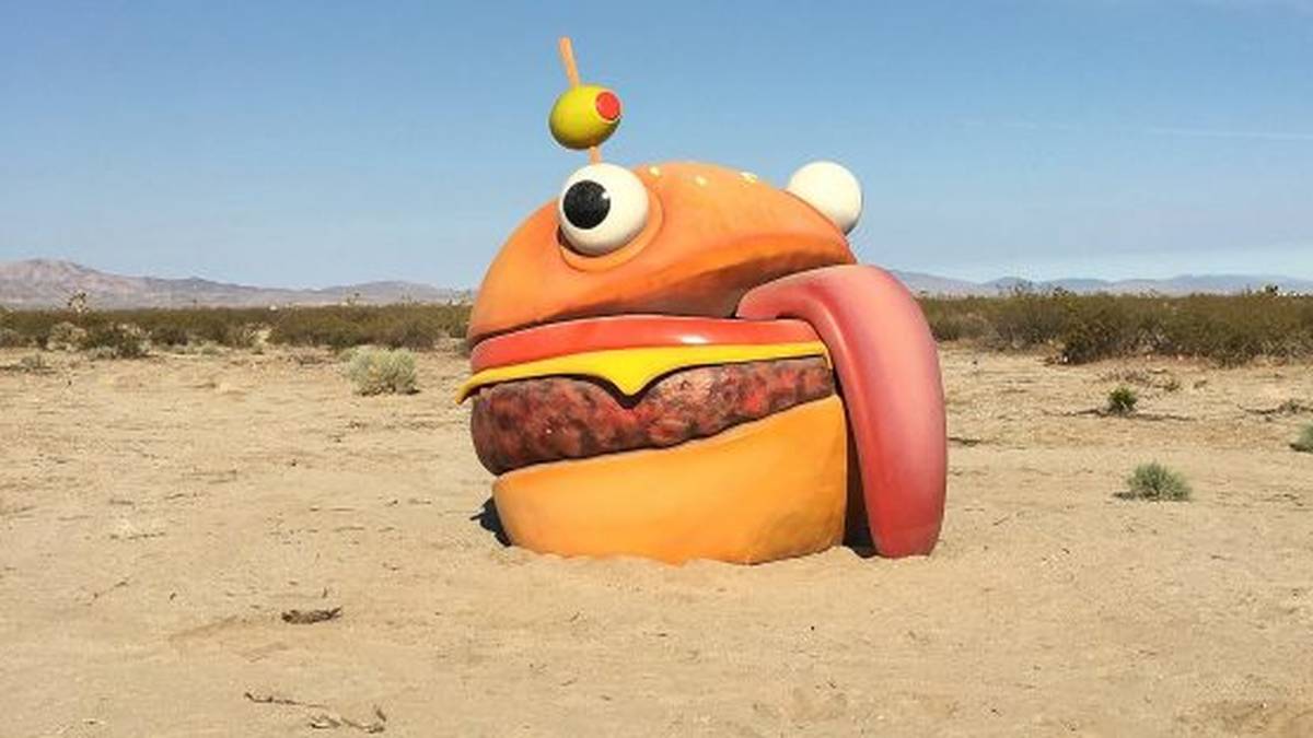 Fotograf Sela Shiloni entdeckt eine lebensgroße Version des Durr Burgers aus Fortnite