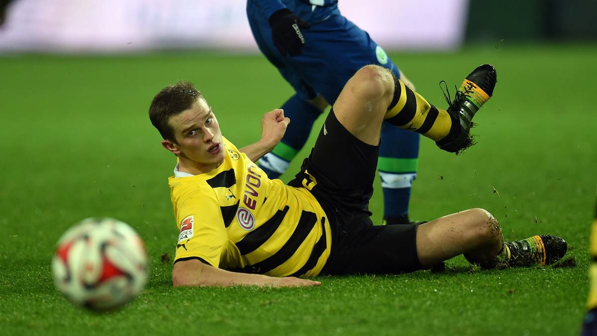 SEHNENREIZUNG (Januar 2016): Ein Jahr später gibt es in der Winter-Vorbereitung für Bender wieder einen Rückschlag. Wegen einer Sehnenreizung im Fuß tritt er vorzeitig die Heimreise aus dem Trainingslager in Dubai an und fällt wieder über einen Monat aus