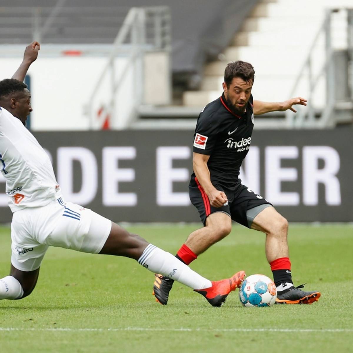 Der achtmalige Fußball-Nationalspieler Amin Younes verlässt den Bundesligisten Eintracht Frankfurt vorzeitig.