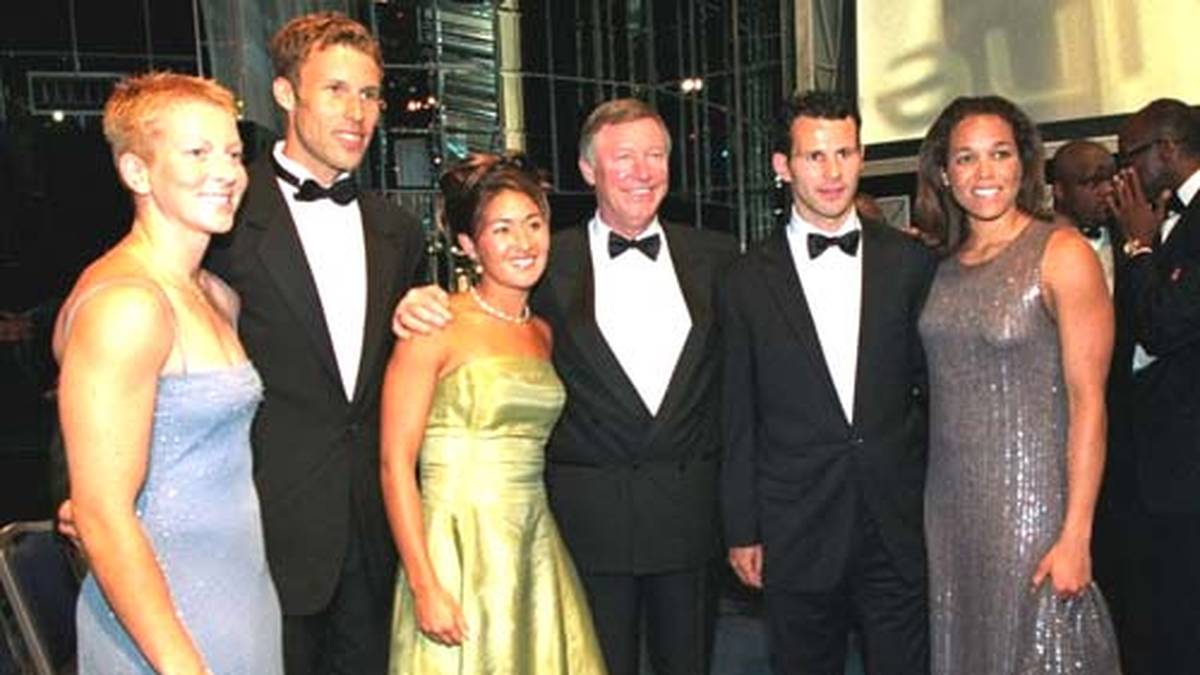 Als Mannschaft des Jahres wird Manchester United 2000 auch noch mit dem Laureus Sports Award ausgezeichnet. Die Soccer-Girls der amerikanischen Nationalmannschaft lassen sich gerne mit ihren männlichen Kollegen ablichten