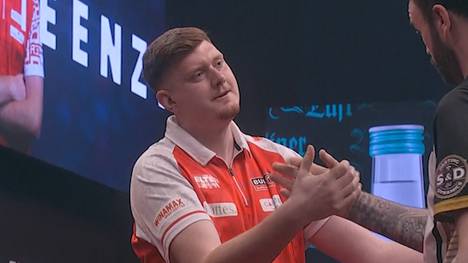 Niko Springer bleibt weiterhin die deutsche Hoffnung der European Darts Trophy. Der "Meenzer Bub" gewinnt im Achtelfinale gegen Ross Smith mit 6:5.