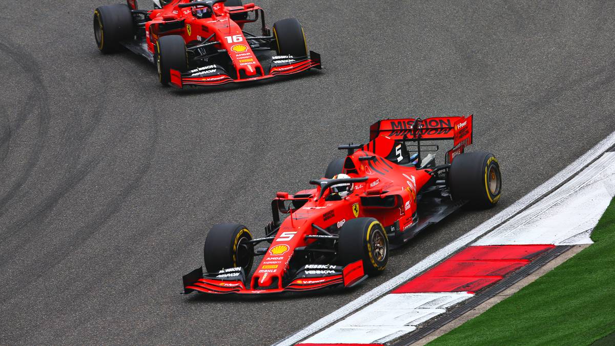 Wenig später korrigiert die Scuderia mit einer Teamorder die Reihenfolge wieder. Leclerc muss den Deutschen vorbei lassen und ist damit alles andere als einverstanden