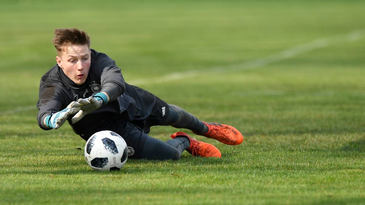 U18 - DIANT RAMAJ (1. FC Heidenheim, 19.9.2001): Wechselte vor der Saison von den Stuttgarter Kickers nach Heidenheim und ist dort in der Junioren-Bundesliga der Stammkeeper. Ein Einsatz in der deutschen U18 steht bereits zu Buche