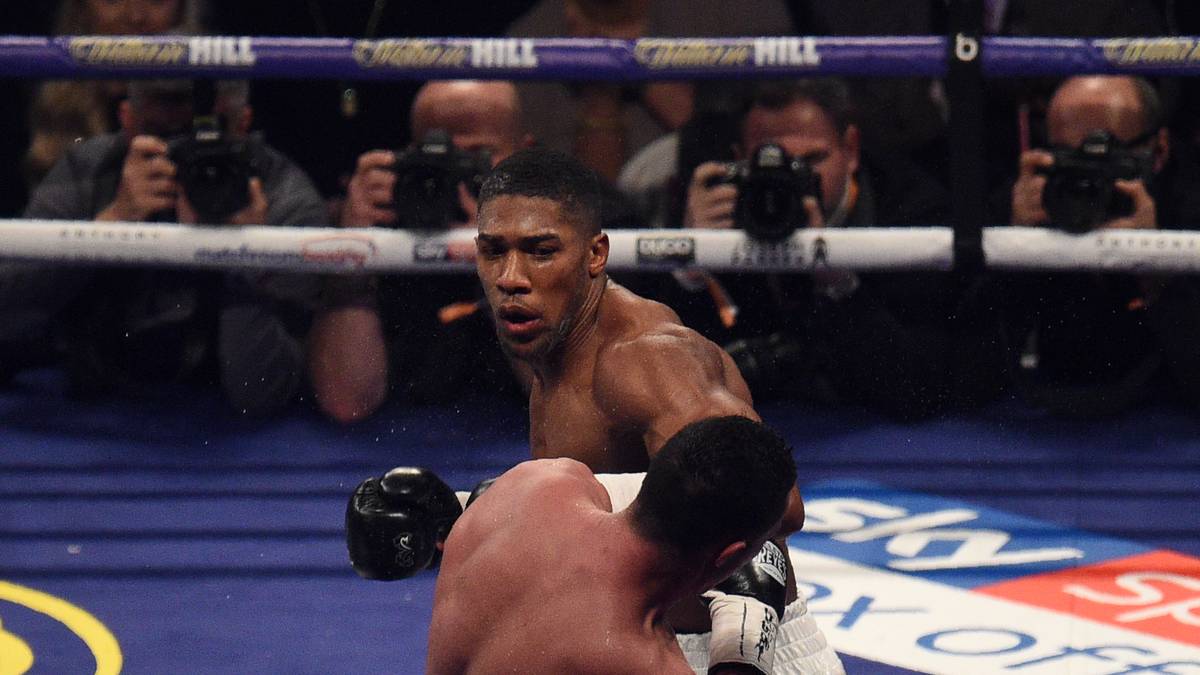 Dann spielt allerdings Joshua wieder seine größere Reichweite aus 