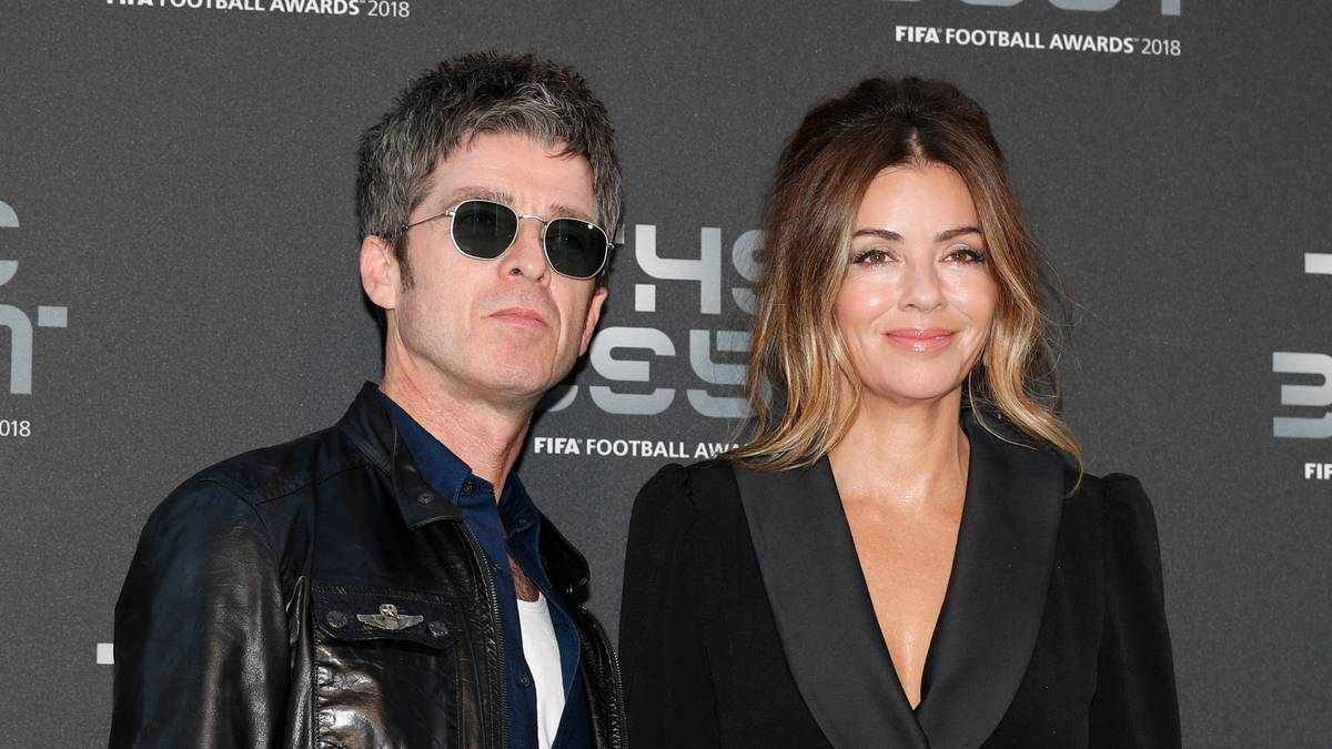 Neben Fußballern ist auch das Showbusiness in London vertreten. Ex-Oasis-Sänger Noel Gallagher und Ehefrau Sara MacDonald sonnen sich im Blitzlichtgewitter