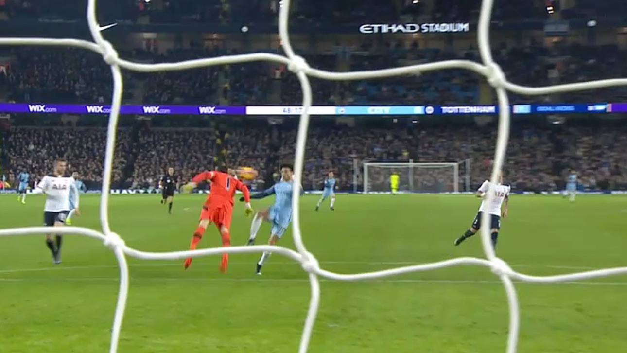 Video: Sane trifft nach Torwartbock