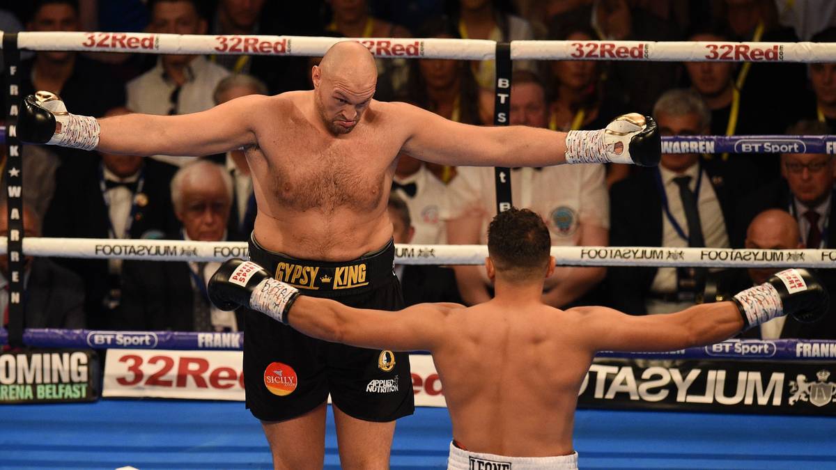 Fury macht aus dem Kampf seine eigene Show. Während des Fights wirbelt er immer wieder mit den Armen - wie ein Propeller 