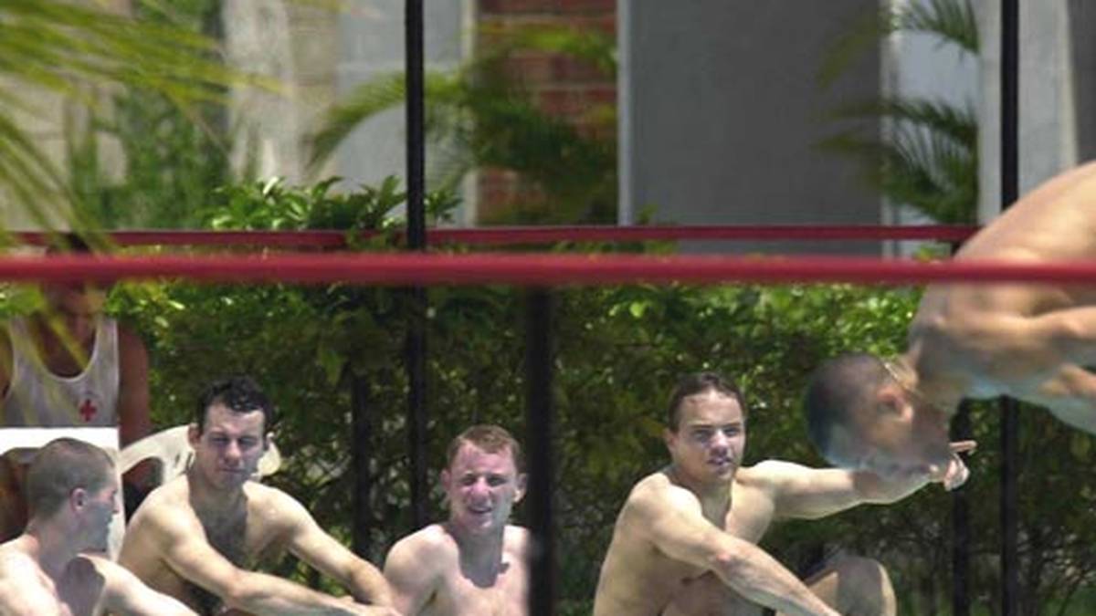 Zeit zum Relaxen: Im Trainingslager in Rio de Janeiro legen Giggs und seine Kollegen auch mal eine Einheit am Pool ein