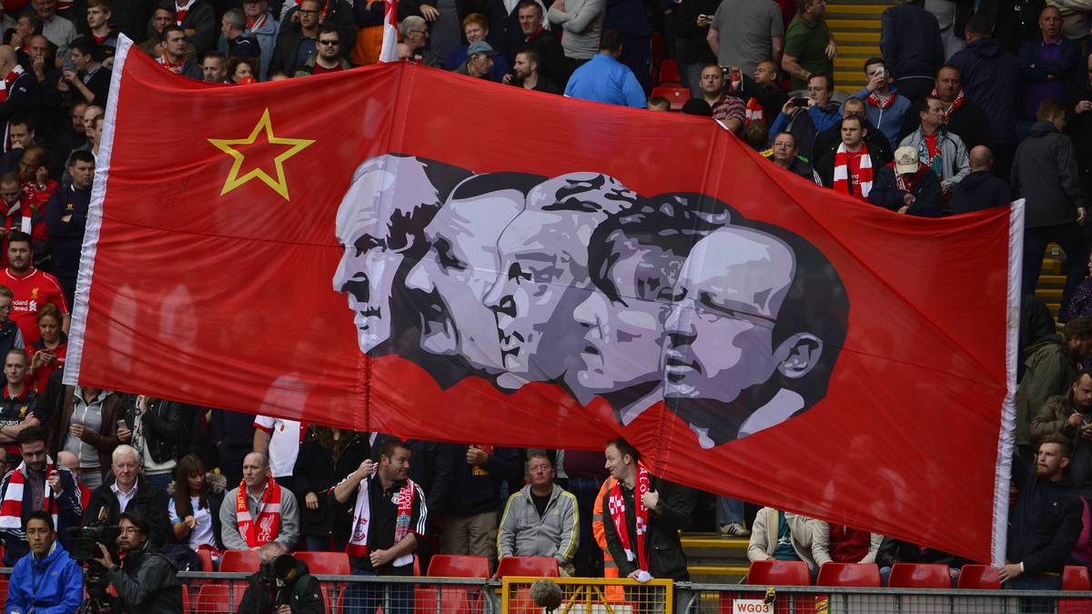 Bill Shankly, Bob Paisley, Joe Fagan, Kenny Dalglish und Rafael Benitez, Gegenwart und Geschichte verschmelzen in Anfield. Ihren Ikonen huldigen Fans in jedem Heimspiel