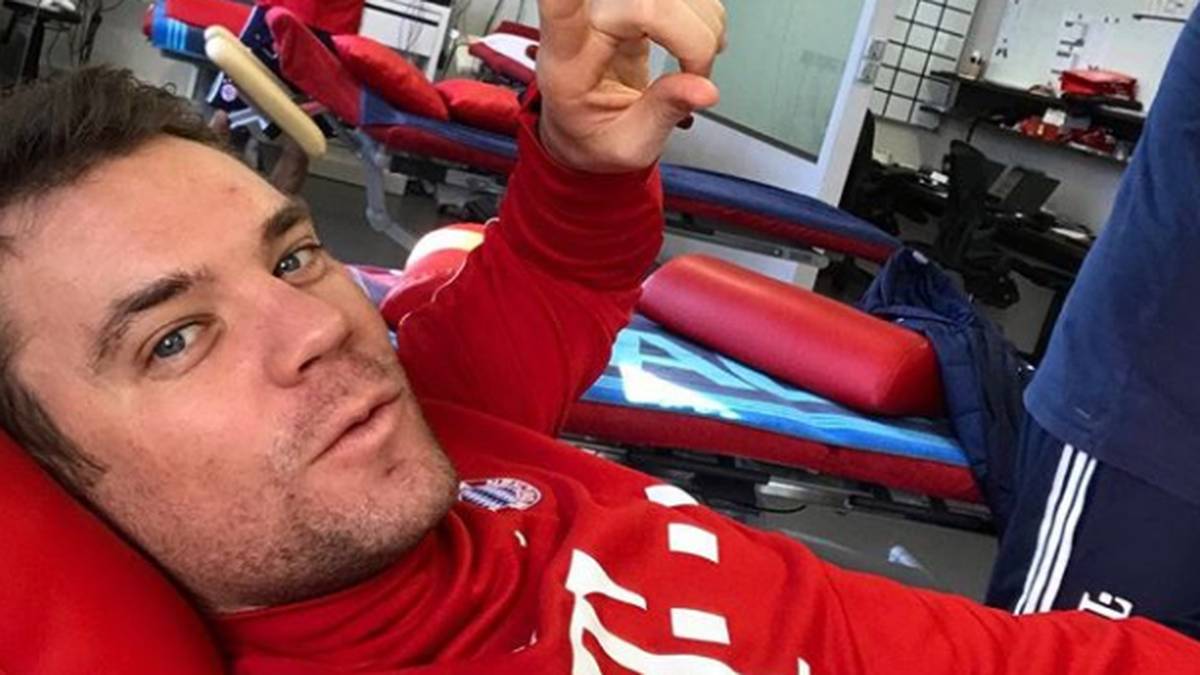 Bayern-Keeper Manuel Neuer gibt wirklich alles für ein schnelles Comeback und macht auch an Weihnachten nicht Halt vor einem Besuch beim Physiotherapeuten