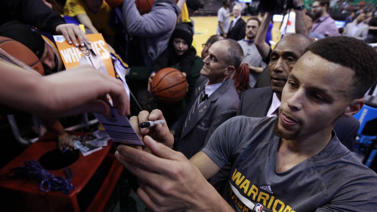 Curry macht kleinen Fan glücklich