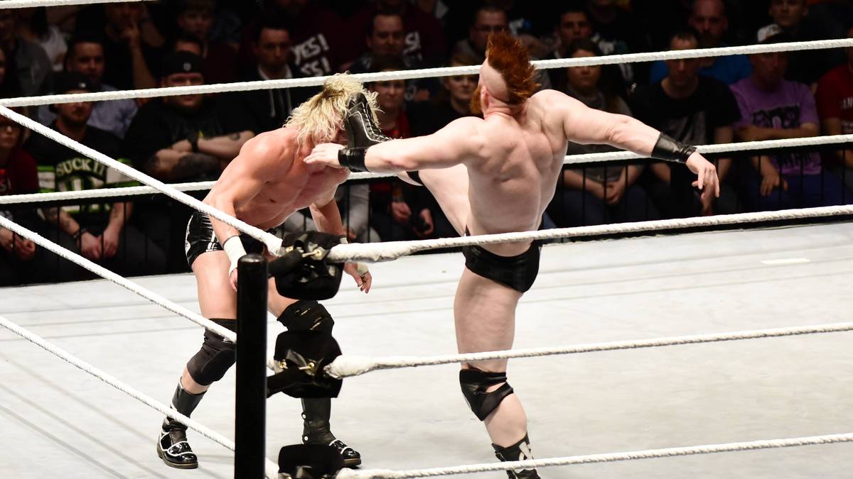 Sheamus, WWE-Partner von Tim Wiese, zeigt den Brogue Kick gegen Dolph Ziggler