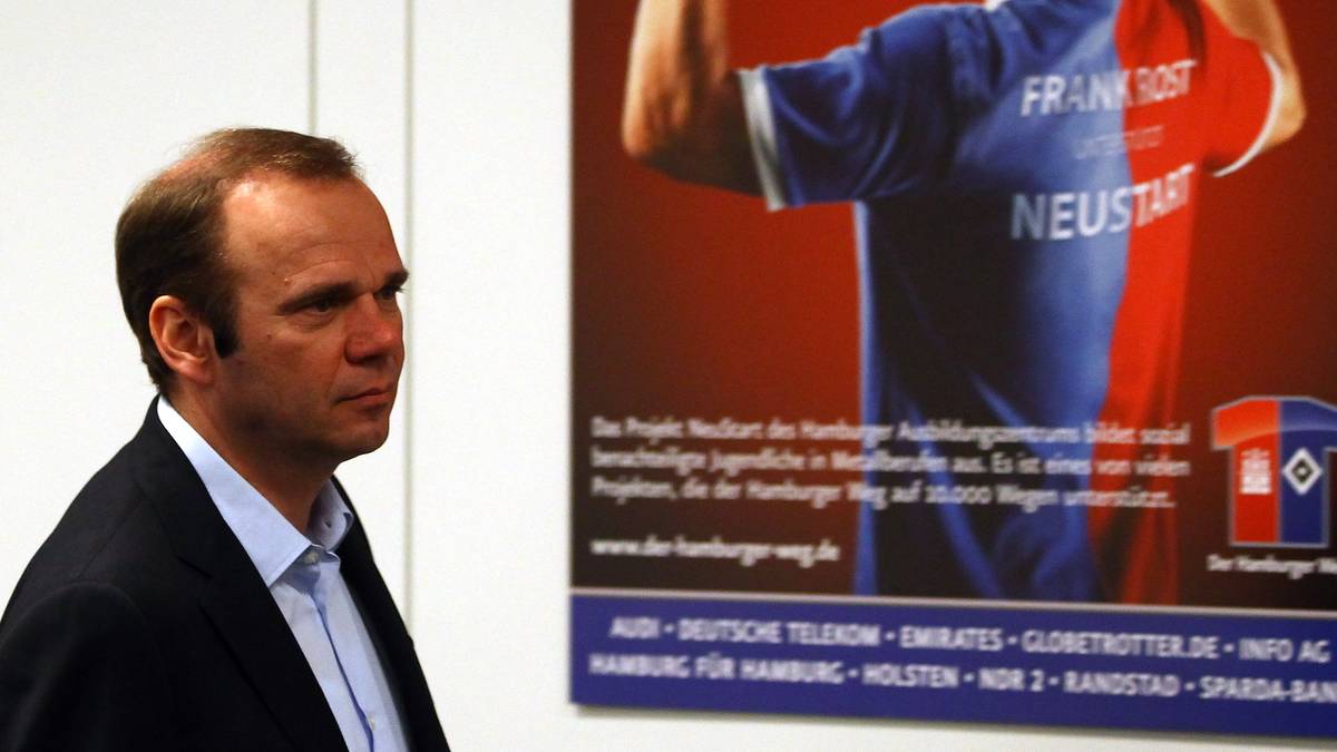 Nur drei Tage später sind auch die Tage von Hoffmann nach acht Jahren in der Führungsetage beendet. Das Aus von Beiersdorfer zwei Jahre zuvor wirkt sich nachhaltig negativ auf Hoffmann aus, der schließlich einen Machtkampf gegen Carl-Edgar Jarchow verliert und den Verein 2009 ein Jahr vor Vertragsende vorzeitig verlassen muss