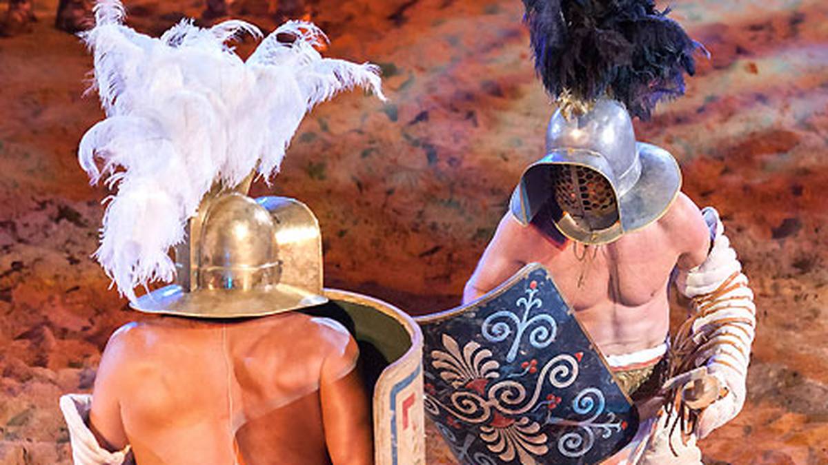 In einer anderen Rolle sieht man Henry Maske bei der "ARD"-Show "Brot und Spiel". Im Historienspektakel schlüpft der Ex-Boxer ins Gladiatoren-Kostüm und geht mit Schauspieler Ralf Möller ins Gefecht