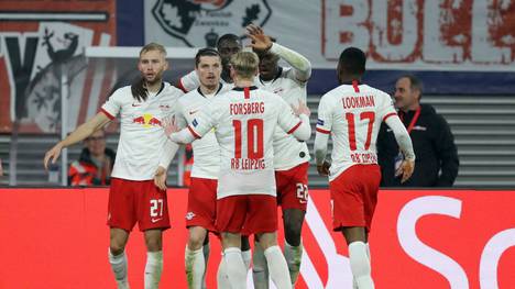 Marcel Sabitzer und seine Kollegen von RB Leipzig bejubeln einen Treffer gegen St. Petersburg