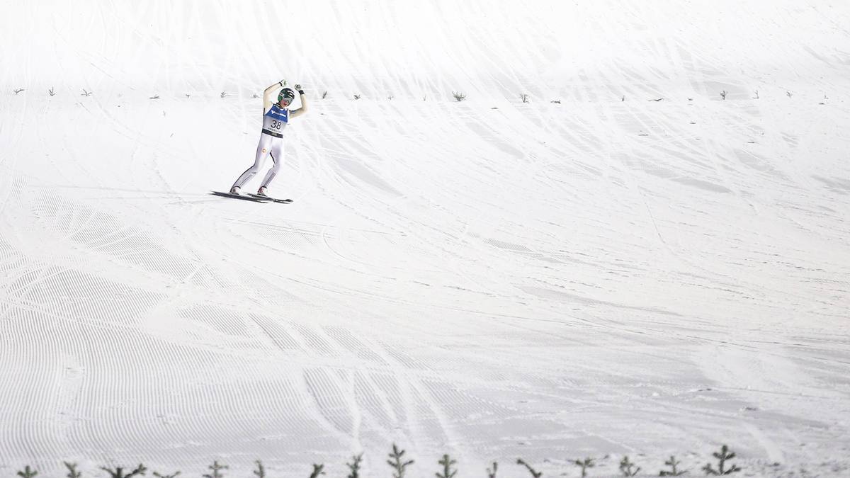 Nachdem Prevc den Sprung trotz der großen Weite sicher stehen kann, kennt der Jubel bei Athlet und Zuschauern keine Grenzen. Doch überraschenderweise hält dieser Rekord nur einen Tag