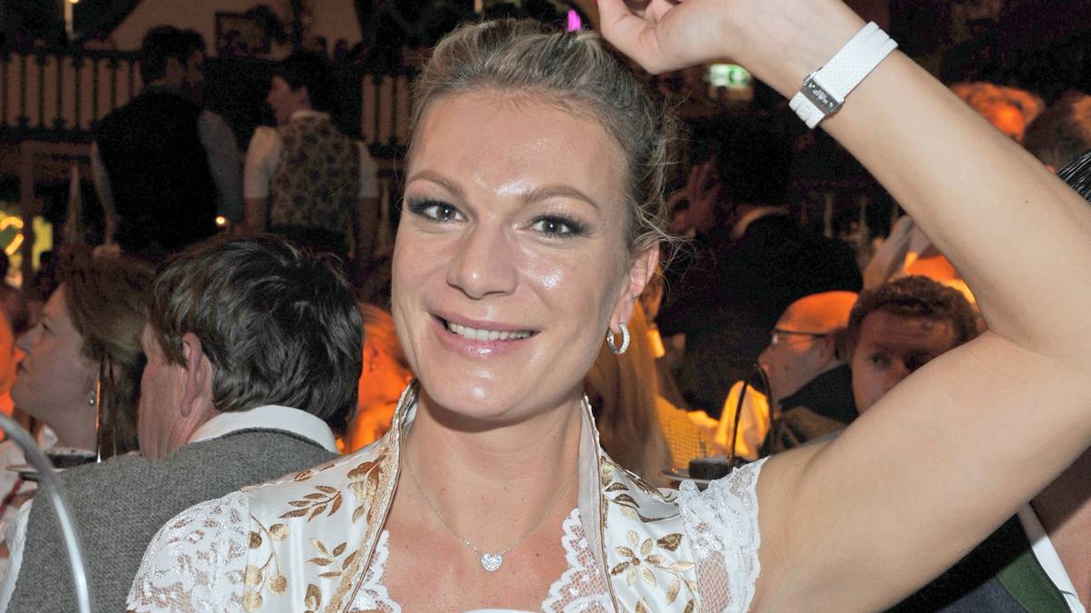 Immer gut gelaunt und im Zelt eine echte Stimmungskanone - Ex-Skifahrerin Maria Höfl-Riesch