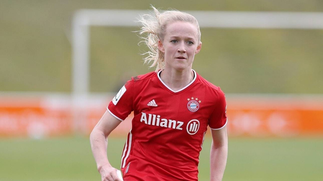 Ein BVB-Fan im Bayern-Trikot