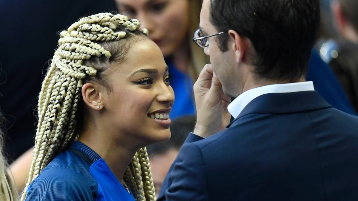 Auch Sephora Coman (l.), Ehefrau von Bayern-Spieler Kingsley Coman, würde sich ebenfalls über einen Sieg der französischen Mannschaft freuen
