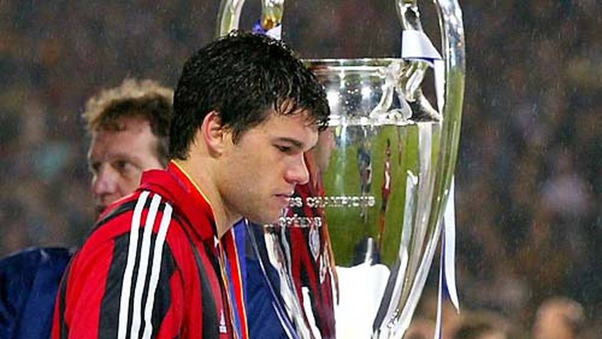 2002 kommt es noch schlimmer: Ballack verliert nicht nur das Pokalfinale und die Meisterschaft am letzten Spieltag, sondern auch das Champions-League-Finale gegen Real Madrid