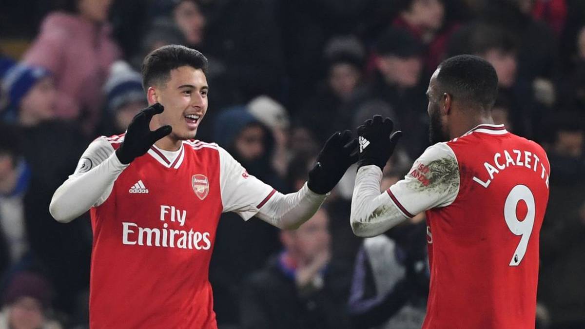 FC ARSENAL: Die Londoner haben mit Pierre-Emerick Aubameyang und Alexandre Lacazette zwei Möglichkeiten als Sturmspitze, Aubameyang kann allerdings auch auf dem Flügel spielen. Die Nachwuchskräfte Gabriel Martinelli und Eddie Nketiah nehmen die Rolle ein, die bei Bayern Joshua Zirkzee inne hat