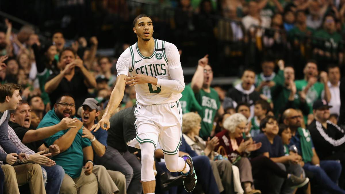 ROOKIE OF THE YEAR (ROY): RANG 3 - JAYSON TATUM (Boston Celtics): Die Kelten traden im Draft sogar noch von 1 auf 3 zurück, um Tatum zu picken. Hinter Markelle Fultz und Lonzo Ball. Der Flügelspieler stellt mit seinen Leistungen beide vor ihm gedrafteten Rookies klar in den Schatten