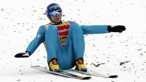 Janne Ahonen stürzt nach einer Party-Nacht bei einem Rekordsprung in Planica 2005
