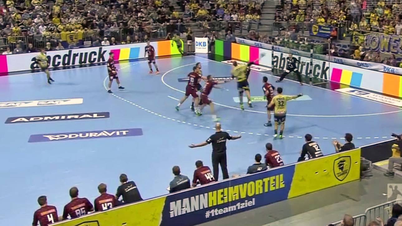 Löwen zeigen Füchsen die Grenzen auf