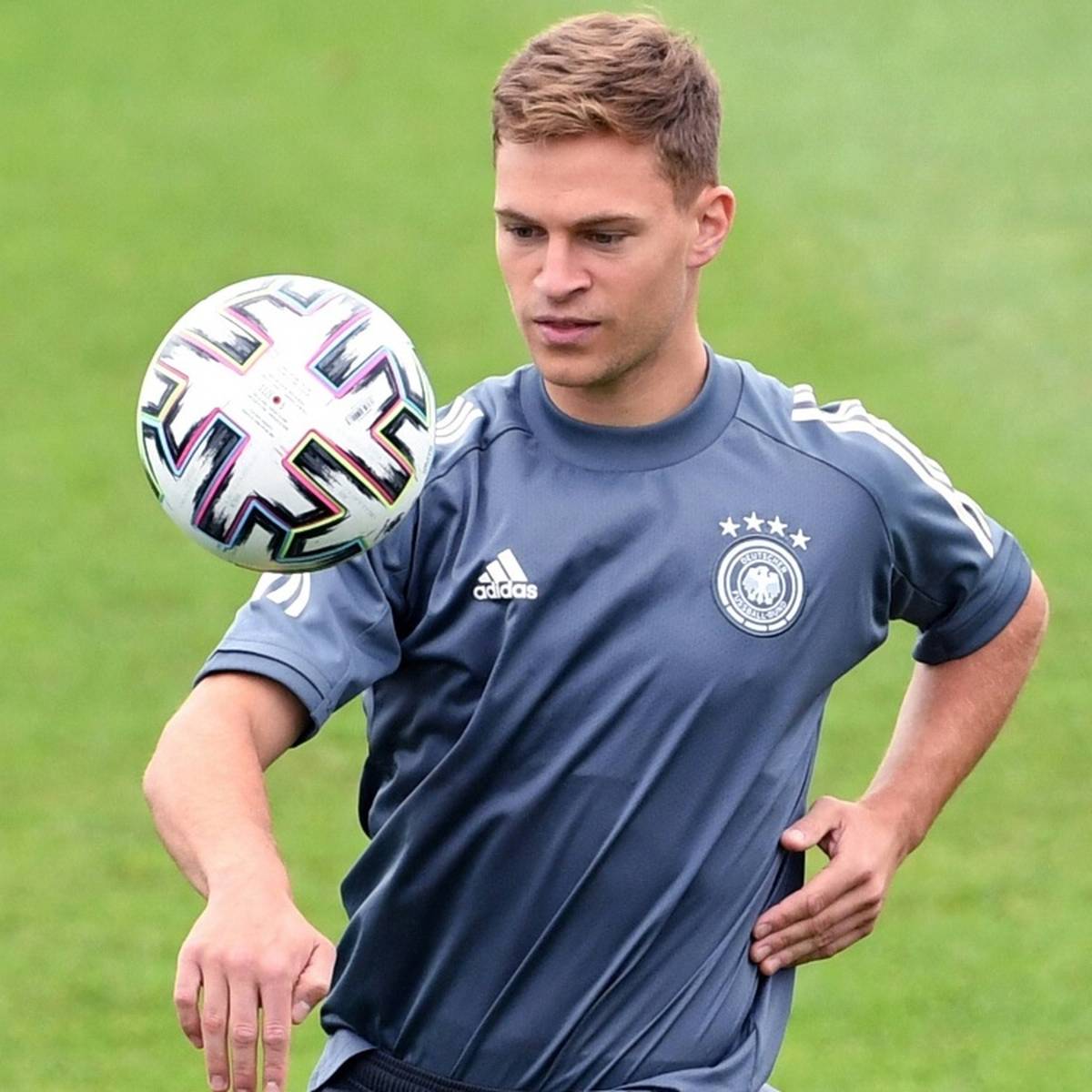 Joshua Kimmich gibt den WM-Titel als Ziel für das DFB-Team aus. Die deutsche Nationalmannschaft habe „unheimlich viel Potenzial“.